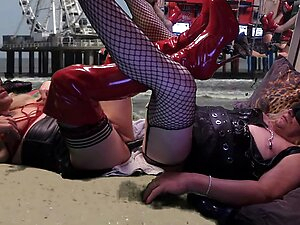 Marina and Mrs Samantha fuck with a big black double Dildo