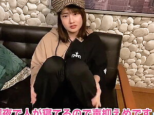 The daughter of a man in gal clothes masturbates