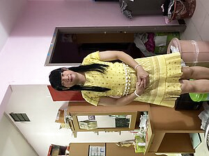 FN021 I like the yellow dress