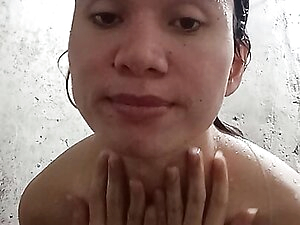 Naliligo sa Comport Room