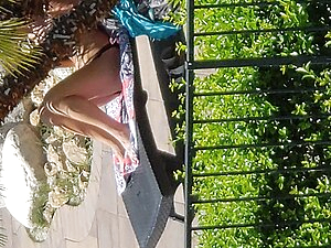 Nice ass girl play with huge Dildo and cums