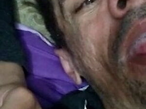 Mamando uma trans e tomando leitinho
