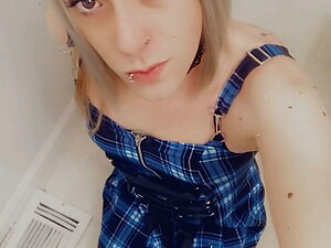 Beautiful Tgirl Puts on a sexy show