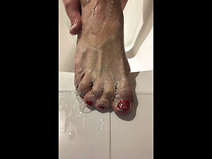 Sexy feet cleaning